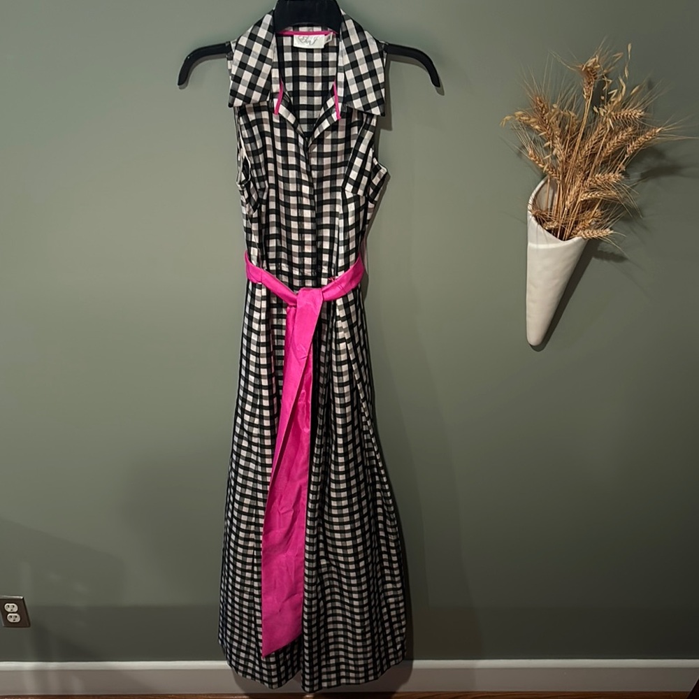 Eliza J Black and White Sleeveless Halter Maxi Dress